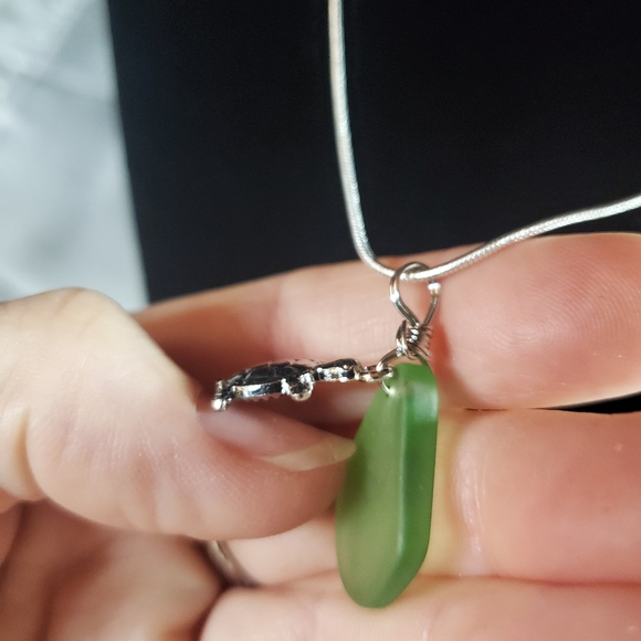 Turtle & Glass Teardrop Pendant-New - Picture 3 of 5